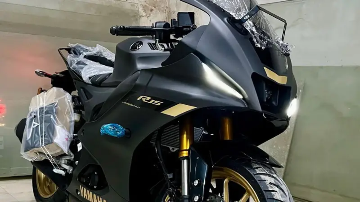 Yamaha r15 bike